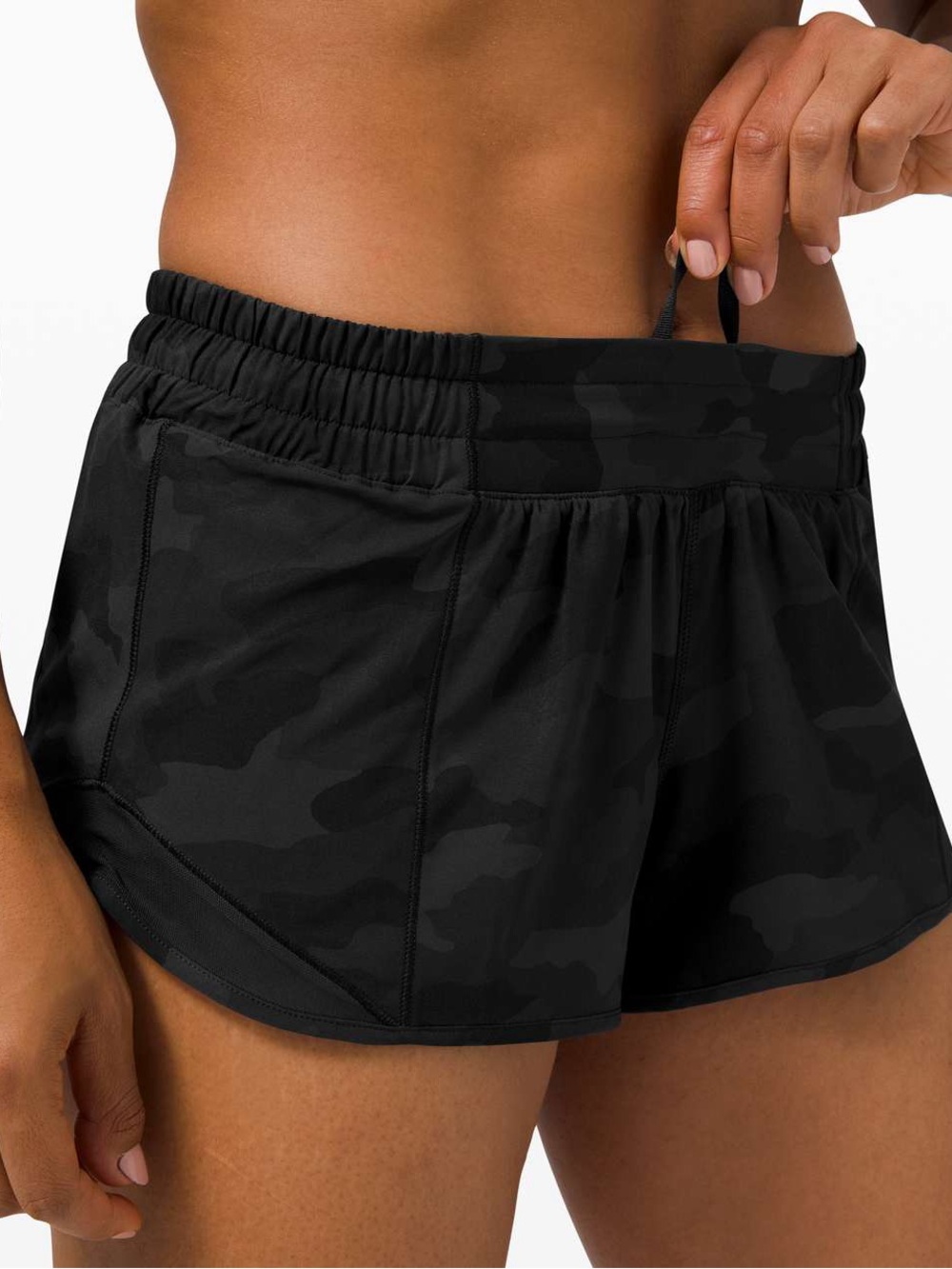 Lululemon Hotty Hot Short II *2.5"
Heritage 365 Camo Deep Coal Multi / Black - 2
